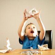 小孩子出现多动症家长该怎么办